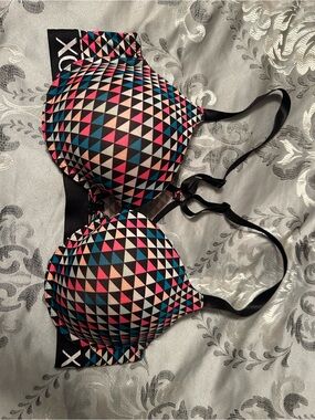 Women’s Padded Sports Bra - Multicolor Geometric Print
